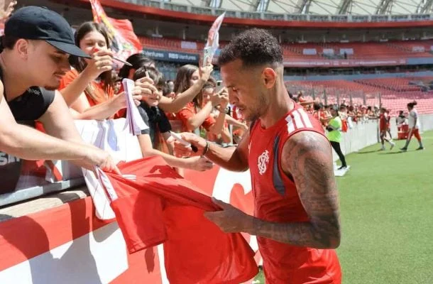 Inter realiza treino aberto à torcida no Beira-Rio