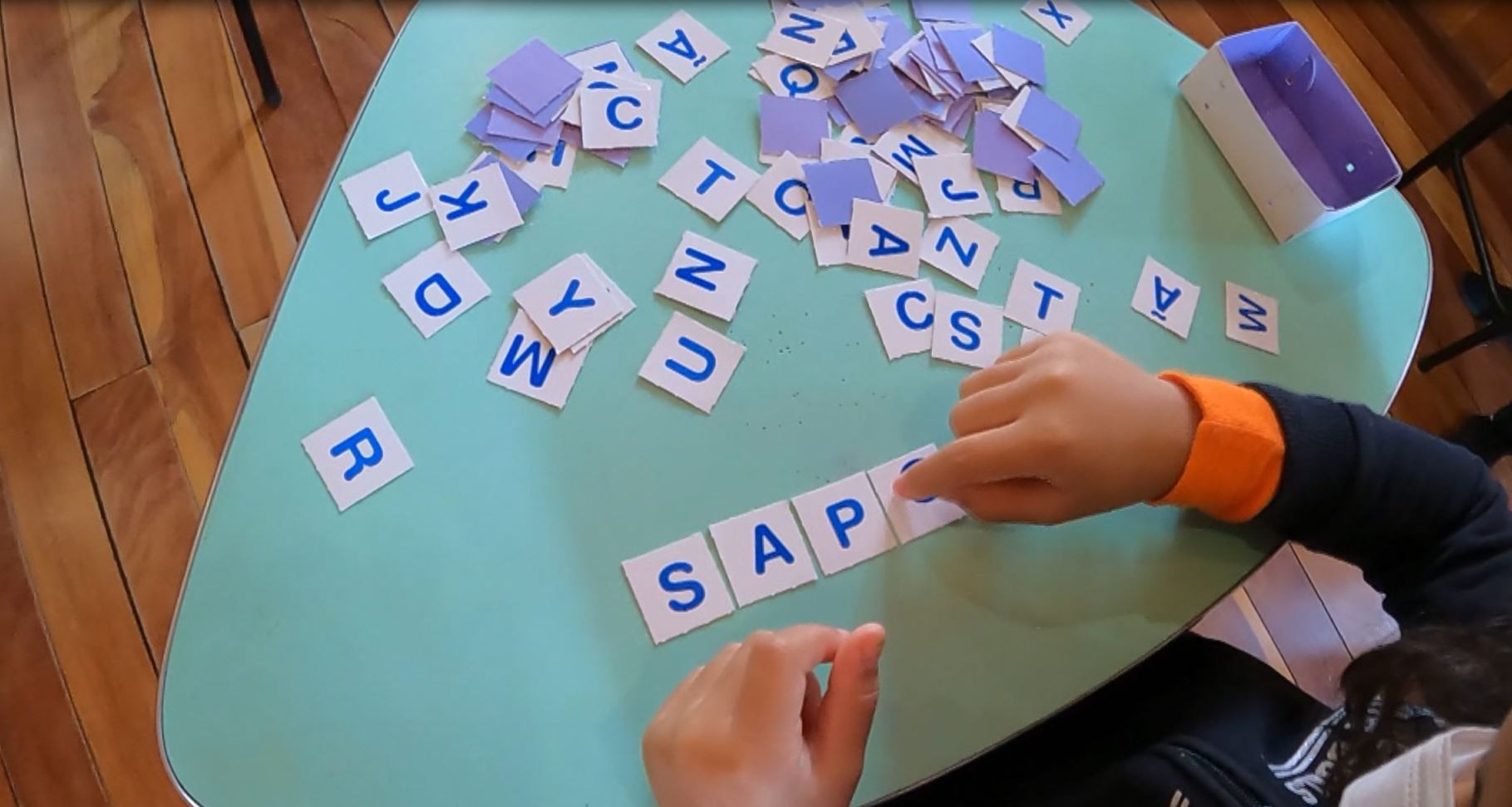 122 cidades brasileiras têm 100% de crianças alfabetizadas na idade certa, revela levantamento do MEC