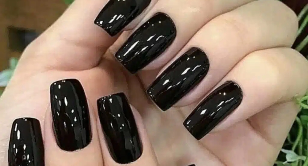 Anvisa proíbe mais de 500 produtos para unhas em gel por risco à saúde