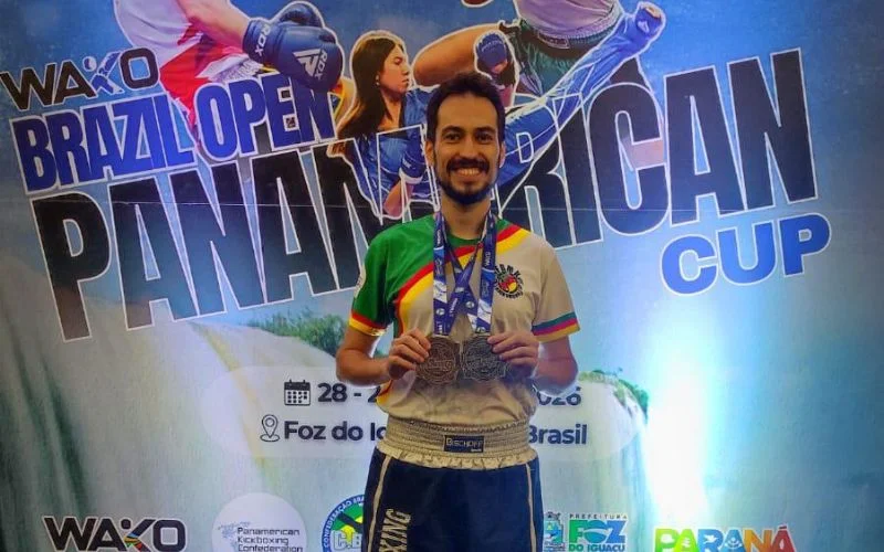 Glauber Kiss sobe ao pódio em torneio internacional de kickboxing
