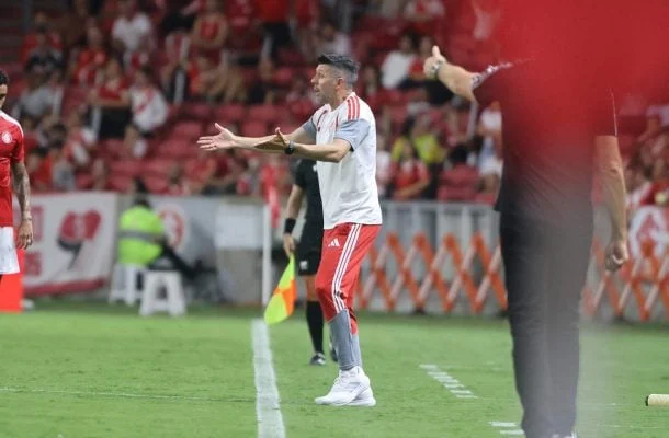 Pezzolano cobre senso de realidade no Inter após empate: ”Vai ser um ano duro”