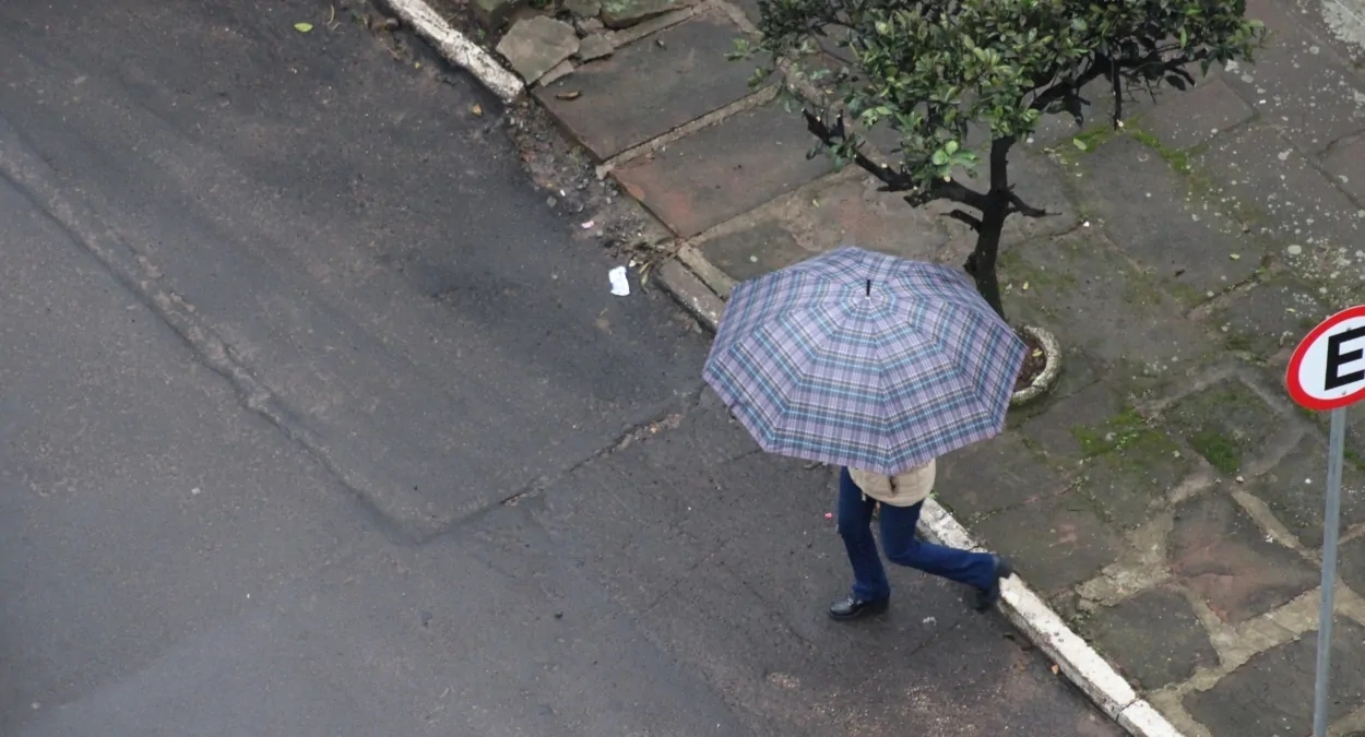 Com ciclone se aproximando, Inmet divulga três alertas de tempestade no RS