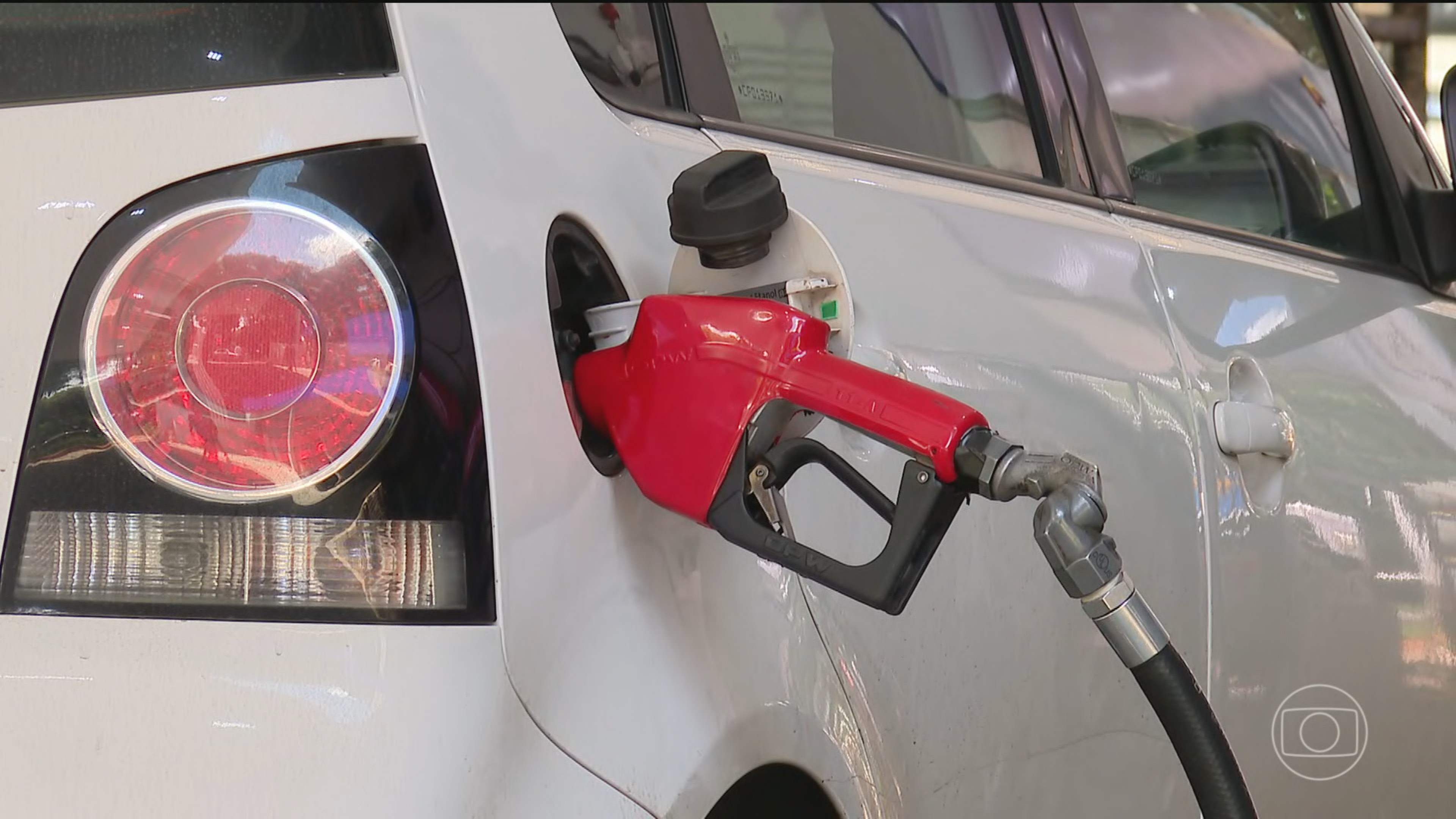 Governo anuncia pacote de medidas para tentar frear alta nos preços de combustíveis