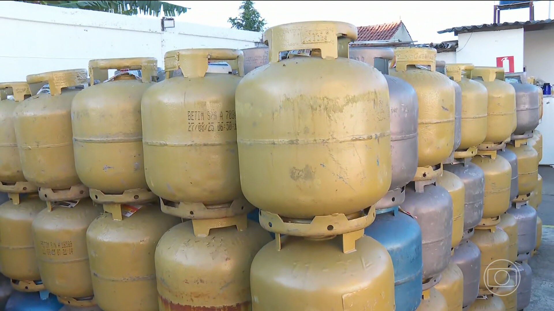 Governo anuncia subvenção à importação de gás liquefeito para reduzir impacto da guerra sobre o preço do botijão