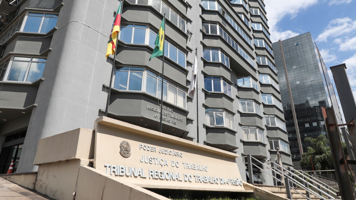 'Amanhã vai na UPA, pega quatro dias': Funcionário que postou vídeos debochando de atestados tem justa causa confirmada pela Justiça no RS