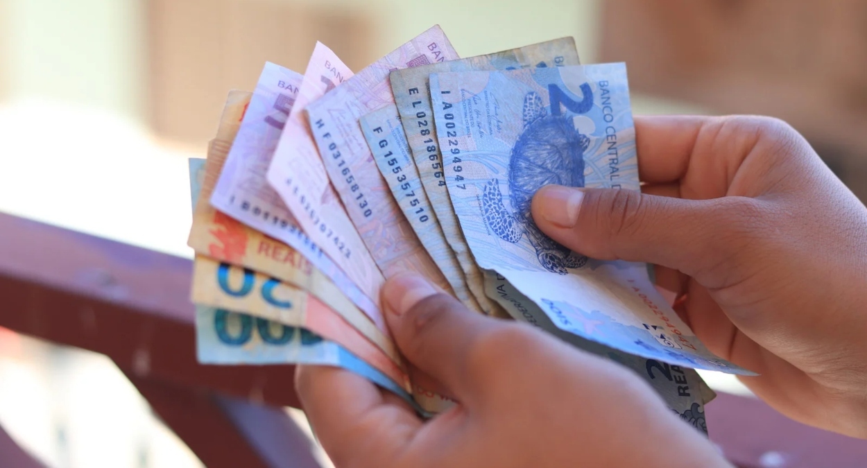 Mais de 10 bilhões: dinheiro esquecido no Banco Central segue disponível e não tem prazo para resgate