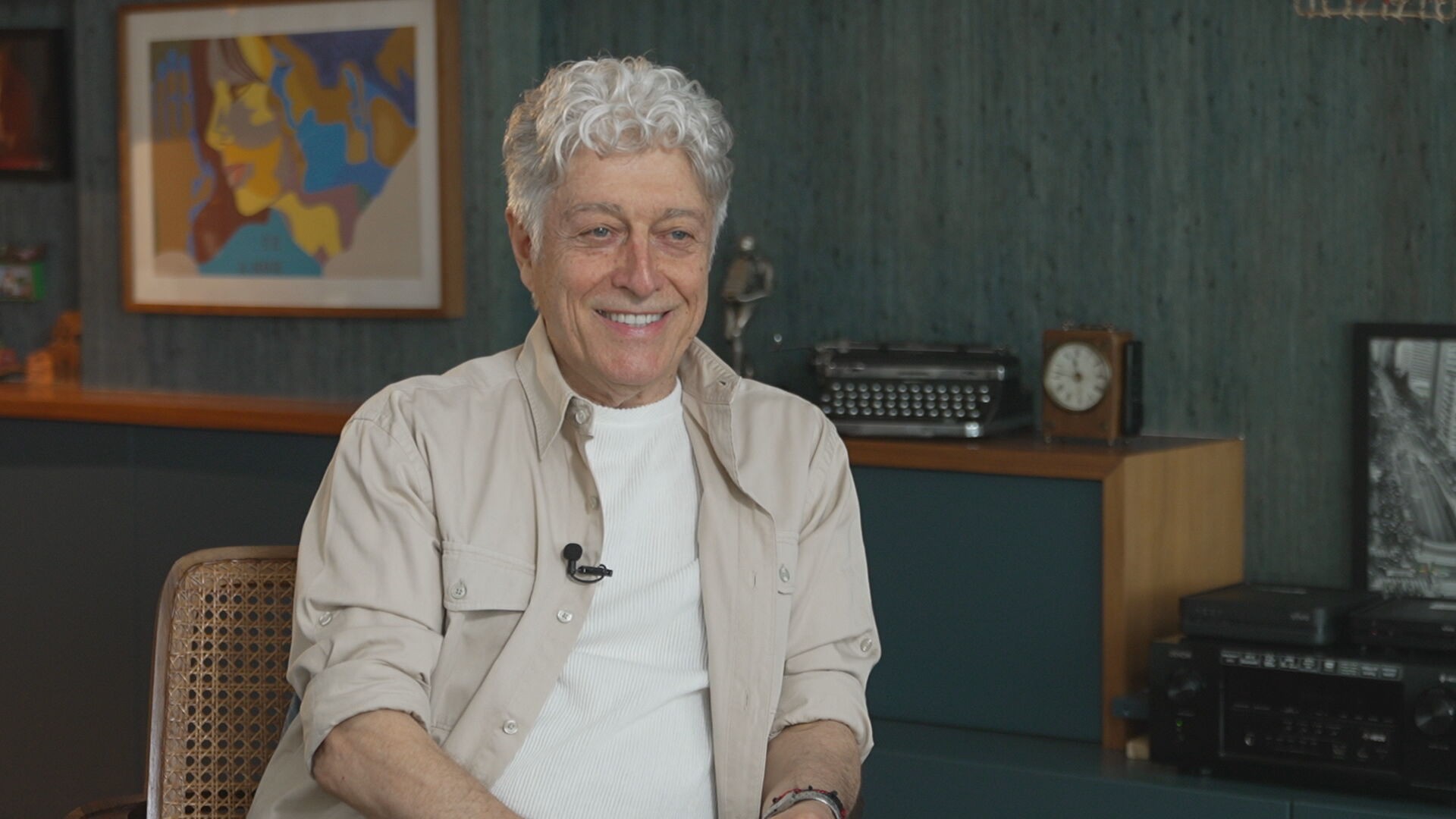 'Bengalada no etarismo': Caco Barcellos fala de viagem ao Irã em guerra, dores da idade e jornalismo