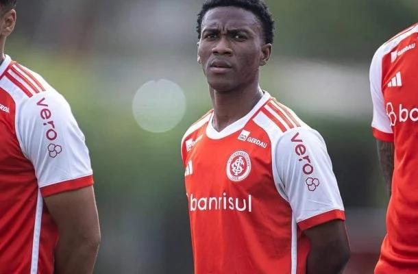 Inter negocia renovação com promessa africana
