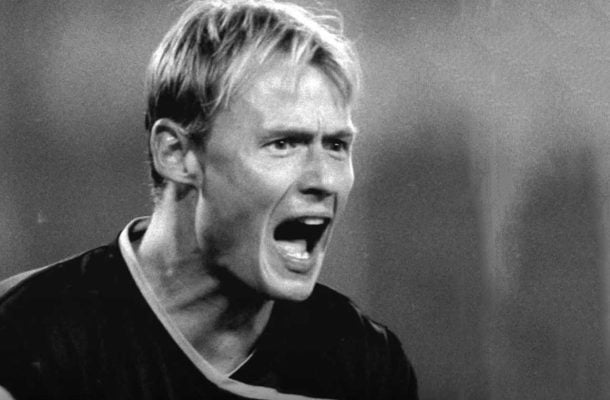 Ex-goleiro de Arsenal e Juventus morre em grave acidente de carro