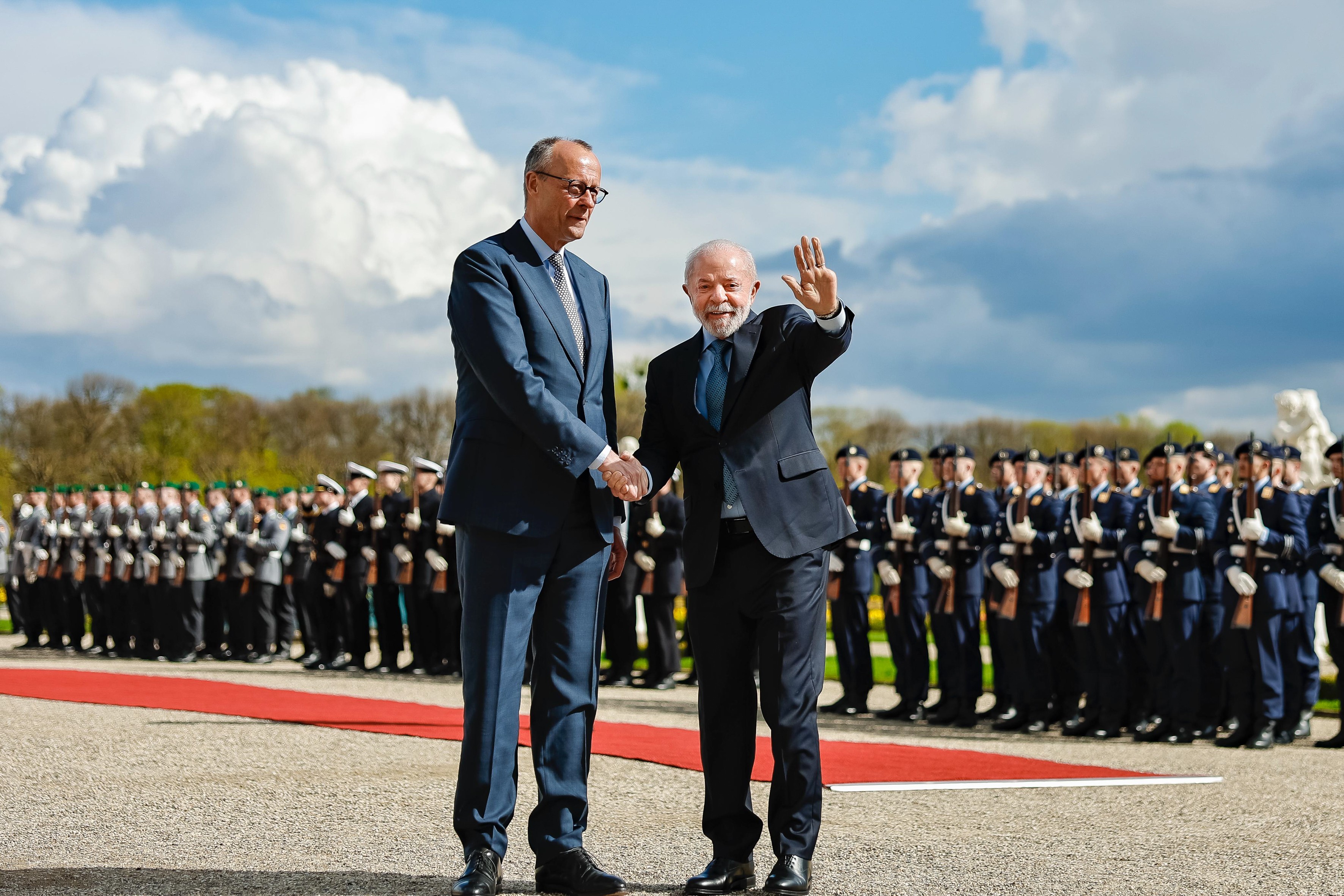 Lula desembarca na Alemanha em busca de negócios e parcerias em tecnologia