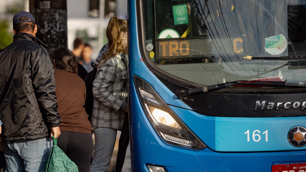 Vai pegar ônibus hoje em Canoas? Feriadão muda horários e muita gente pode ser pega de surpresa