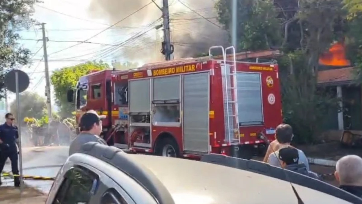 Incêndio destrói reciclagem em Novo Hamburgo