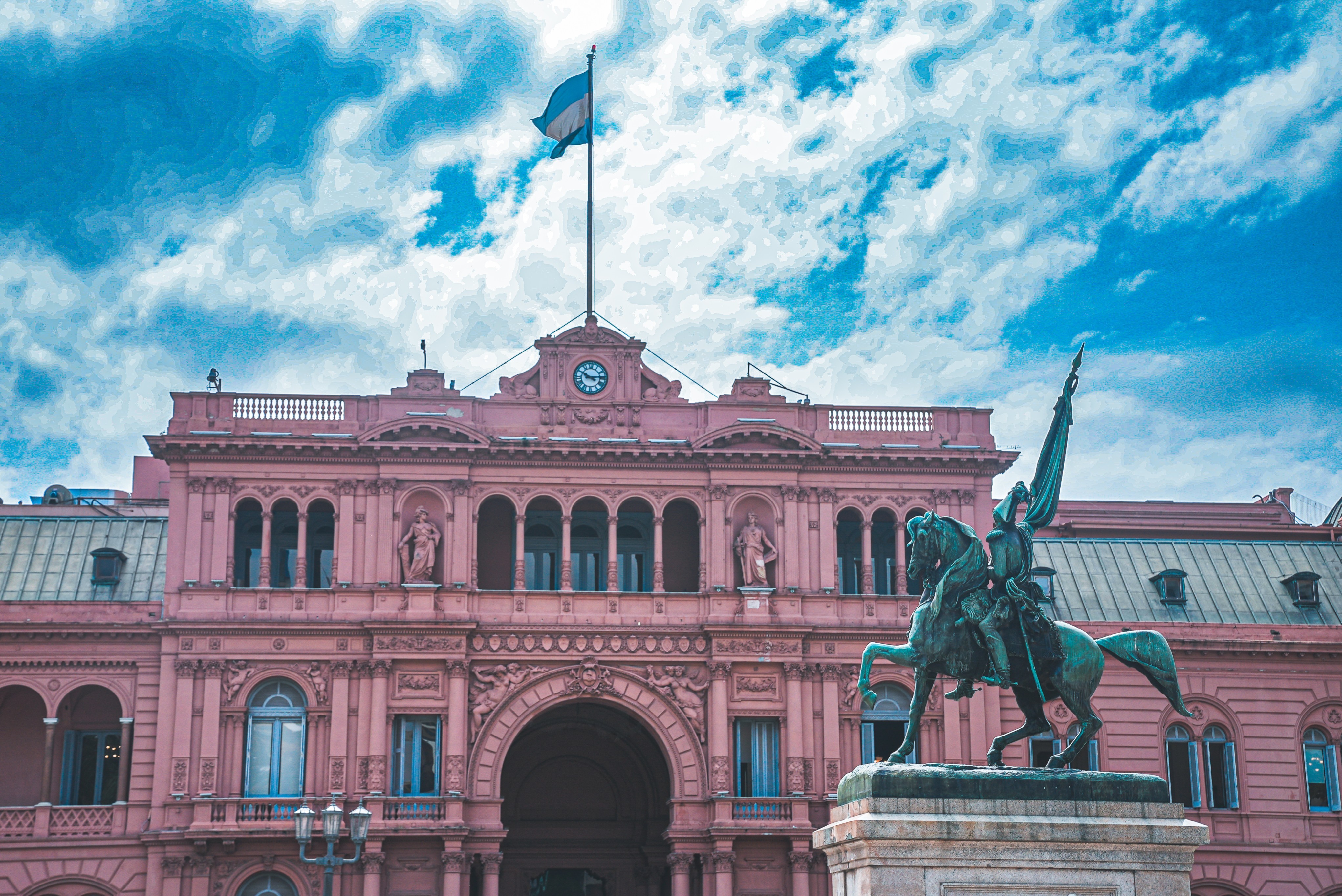 Governo Milei proíbe entrada de todos os jornalistas na Casa Rosada por suspeita de espionagem