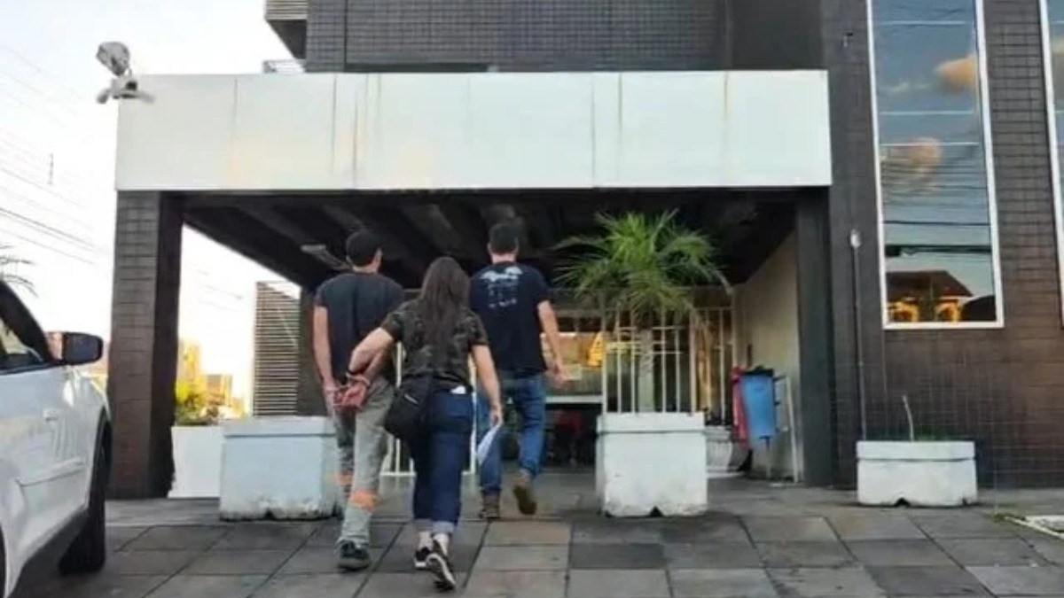 Pai é preso suspeito de espancar bebê recém-nascida em Canoas; Criança tinha 18 fraturas nas costelas