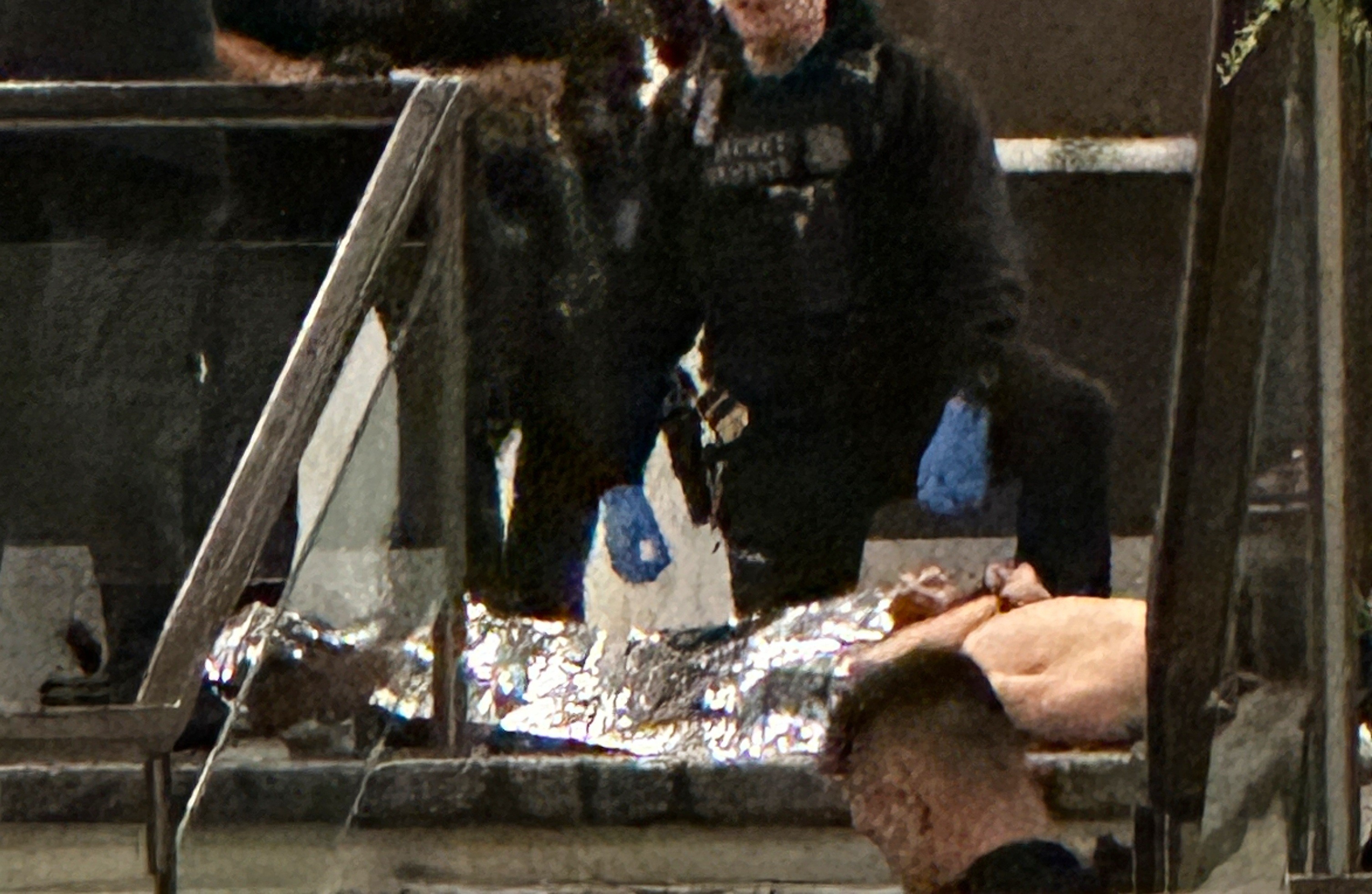 Segurança fraca, 'momento traumático' e investigações ao suspeito: o que se sabe sobre tiros em jantar de gala nos EUA