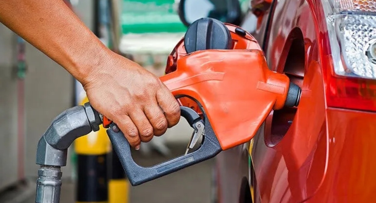 Plano aprovado no Congresso muda cenário dos combustíveis e gasolina começa a ficar mais barata no Brasil