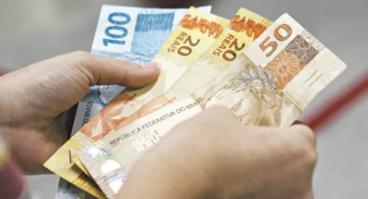 Projeção indica aumento gradual do salário mínimo até ultrapassar R$ 2 mil