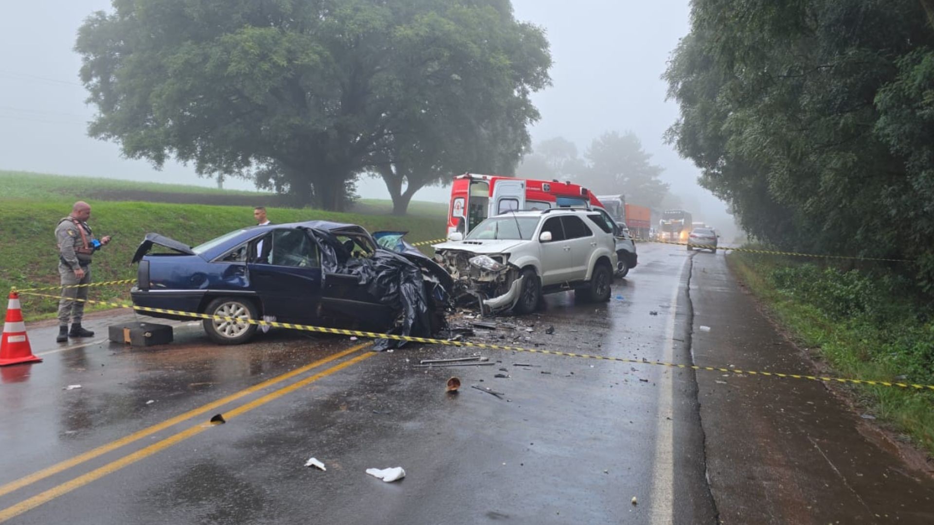 Adolescente e jovem morrem após colisão frontal na RSC-153