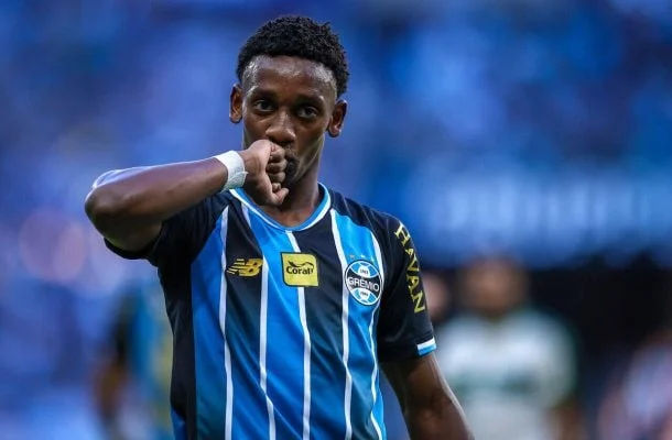 Gabriel Mec brilha, recebe elogios e reforça liderança do Grêmio