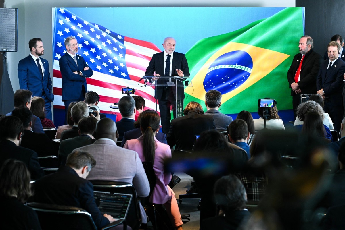 Lula diz que Trump não tocou no assunto PIX em reunião e afirma esperar que americano um dia faça um sistema como o brasileiro