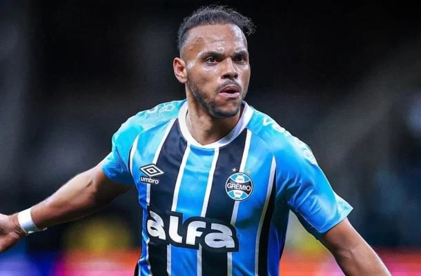 Braithwaite volta a marcar após lesão grave e emociona torcida do Grêmio