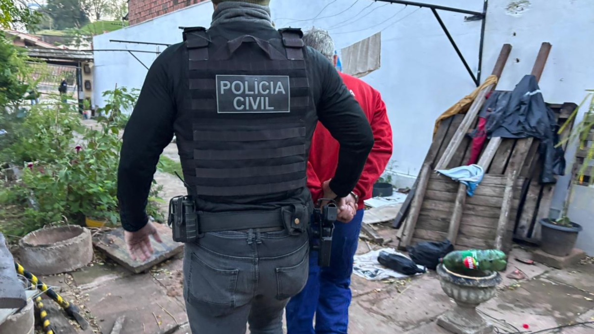 Policiais de Canoas prendem homem com imagens de pornografia infantil
