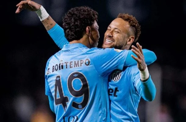 Com Neymar discreto, Santos vence Coritiba e vai às oitavas da Copa do Brasil