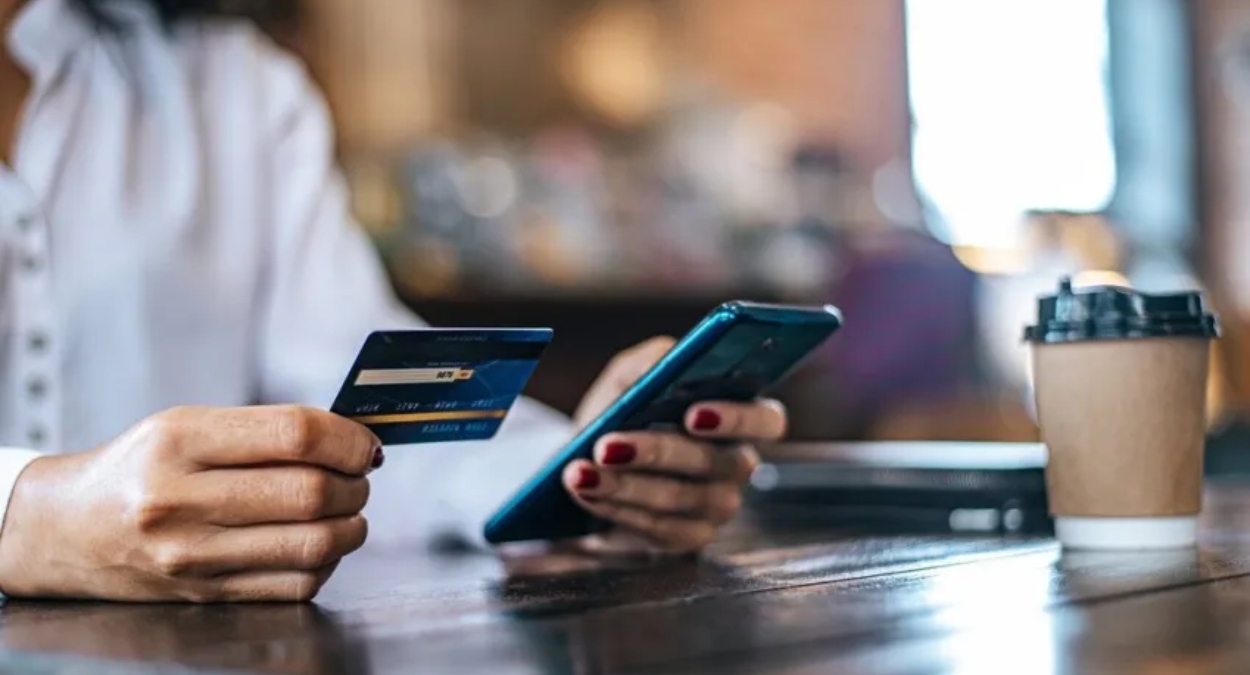 Compras online podem ficar mais baratas no Brasil após mudança anunciada pelo governo e consumidores já comemoram