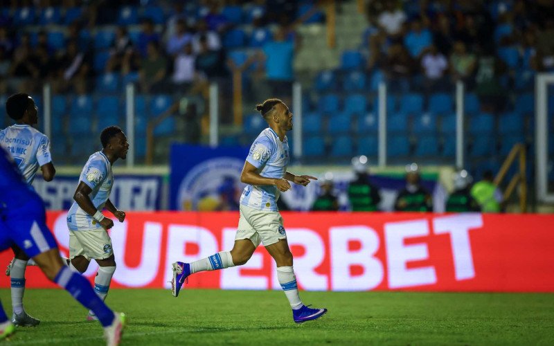 Grêmio goleia o Confiança e se classifica às oitavas de final da Copa do Brasil