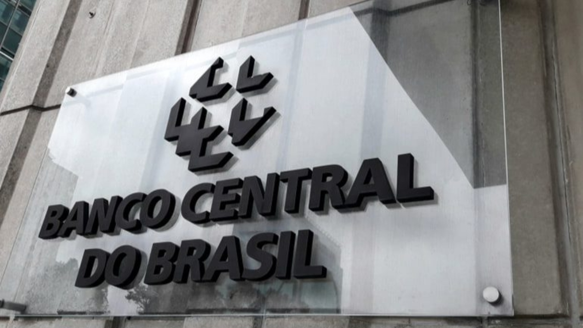 Quem tem dívida pode levar susto no banco com nova regra de bloqueio imediato