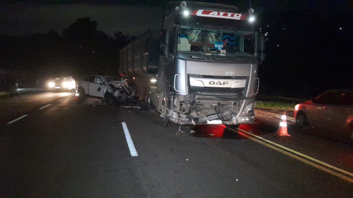 Tragédia na BR-116: bebê de 1 ano morre em acidente entre carro e caminhão
