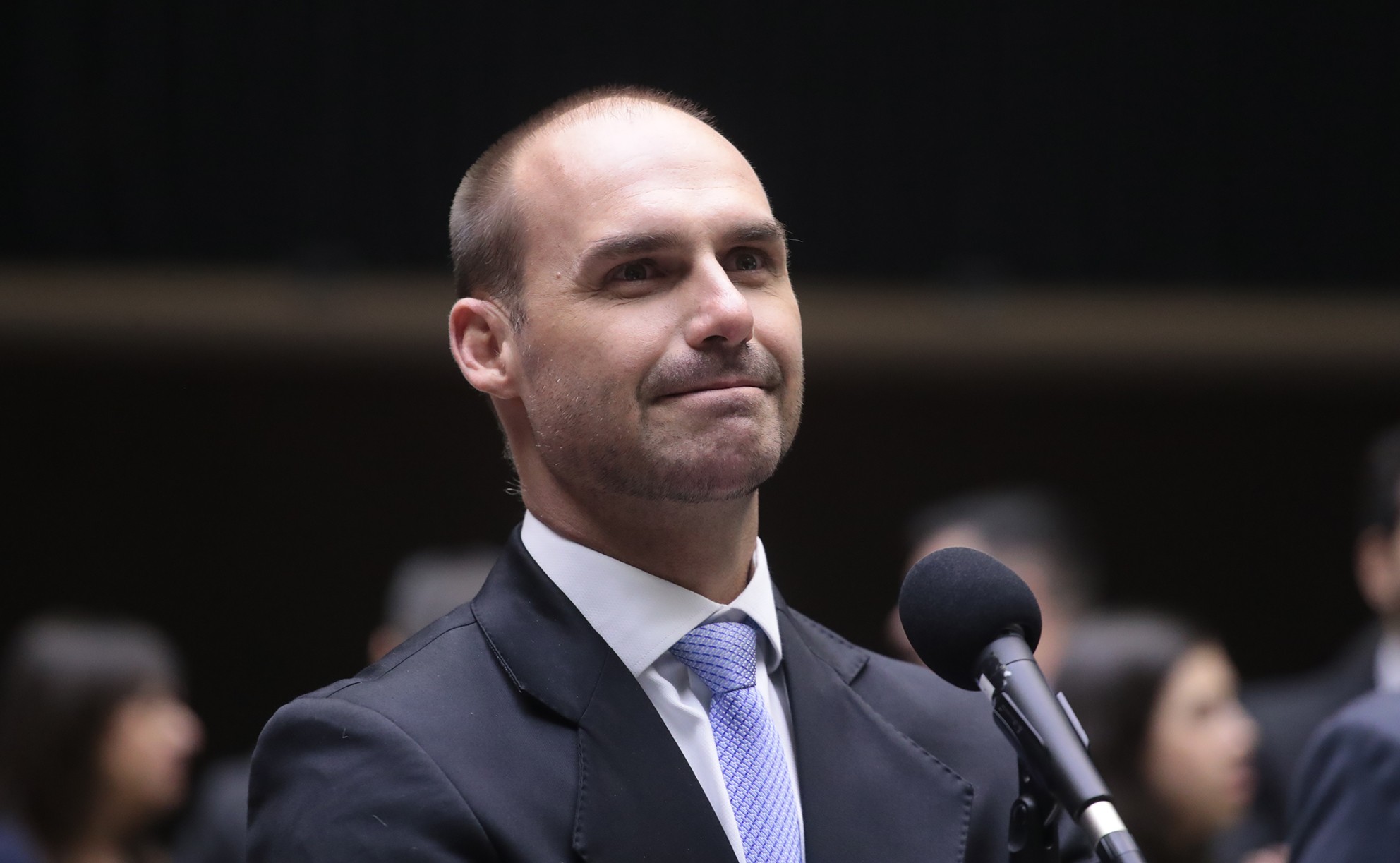 Eduardo Bolsonaro diz que recebeu 50 mil dólares de reembolso em filme sobre Jair Bolsonaro e que dinheiro não passou por fundo