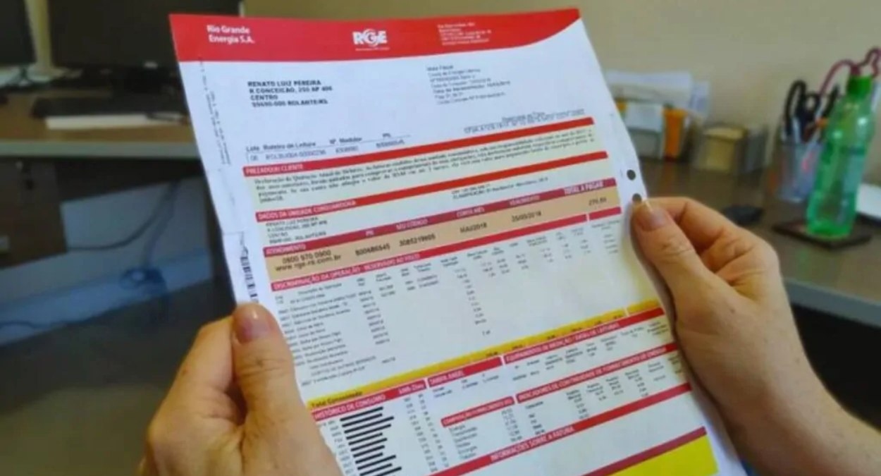 Brasileiros podem perder desconto na conta de luz após nova exigência ligada ao CadÚnico