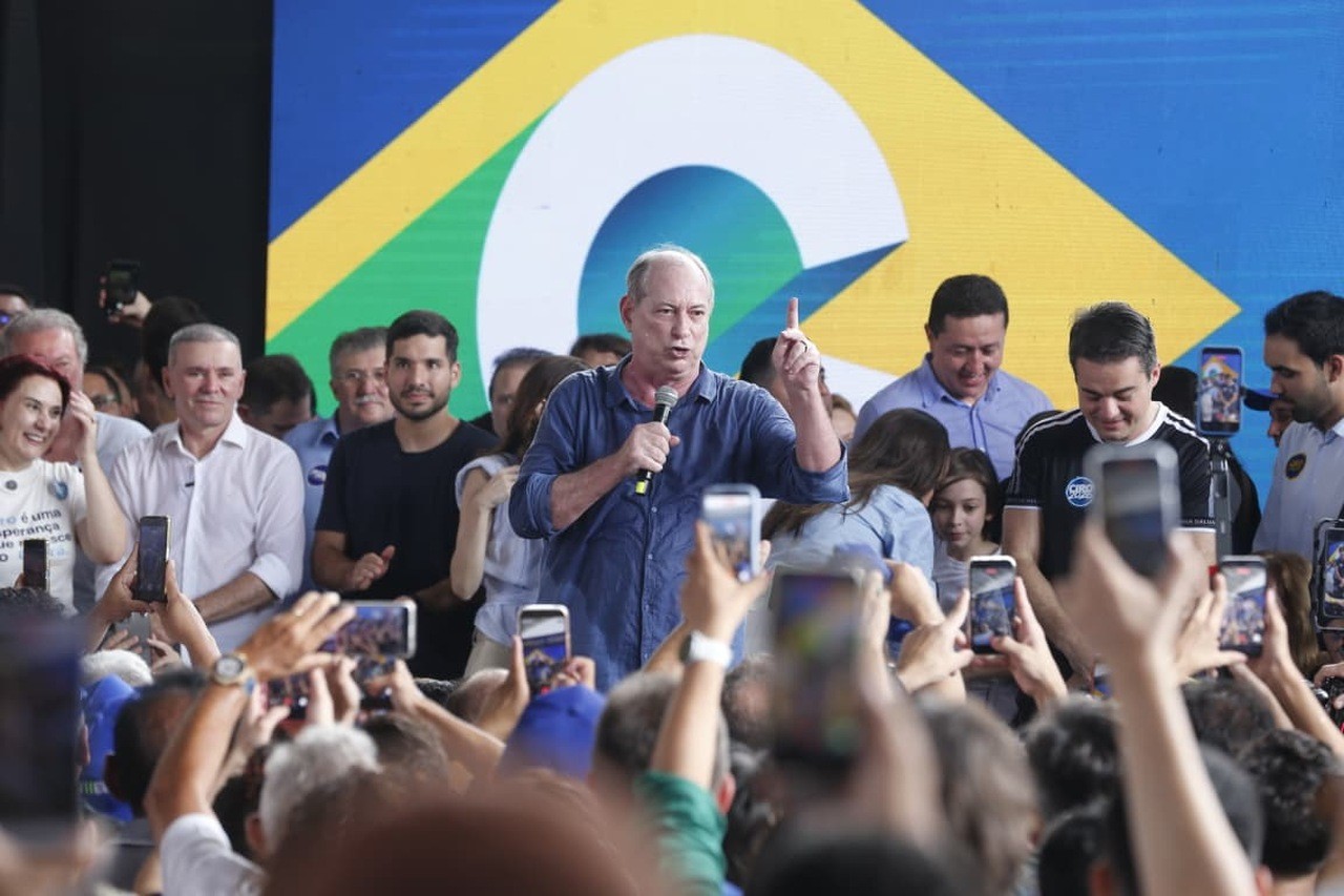 Ciro Gomes lança pré-candidatura ao governo do Ceará e diz que vai convidar Roberto Claudio para vice