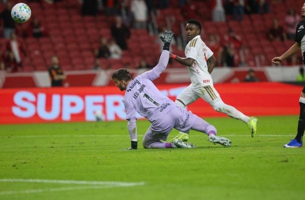 No Beira-Rio, Internacional arrasa o irreconhecível Vasco