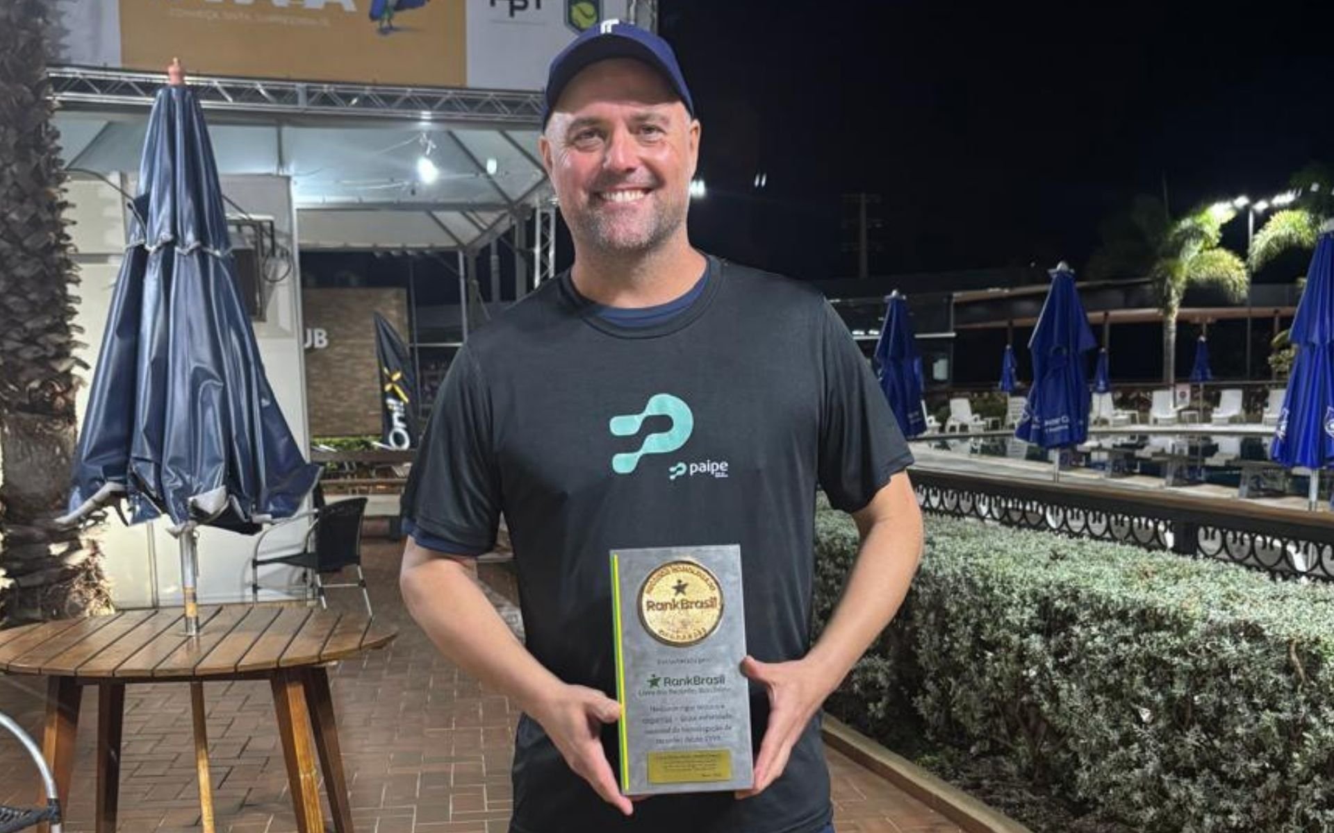 Lucas Engel volta ao circuito aos 44 anos e entra para a história do tênis brasileiro