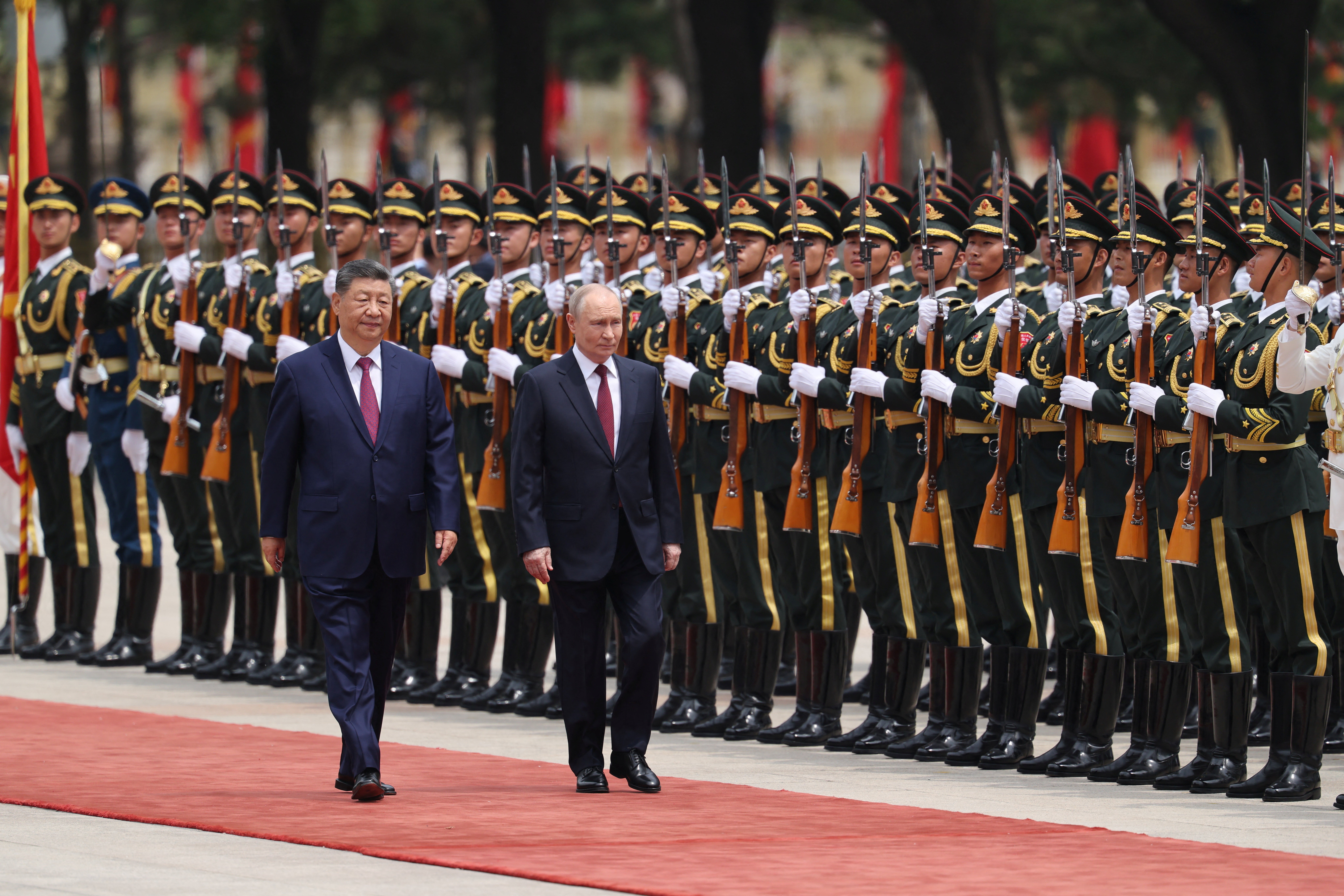 Putin e Xi se encontram em Pequim dias após visita de Trump à China