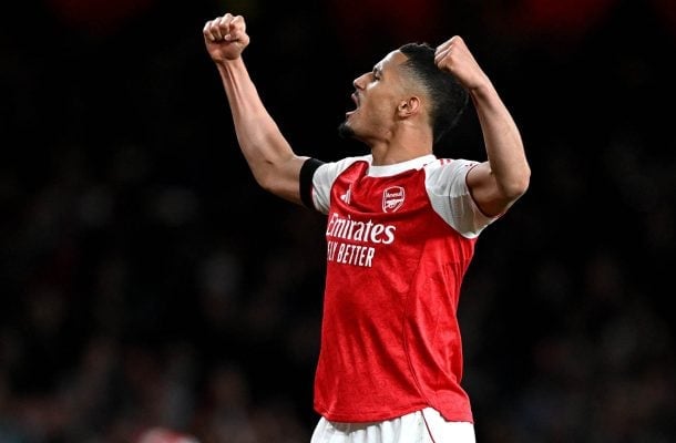 Torcedor tenta presentear jogador milionário com Rolex de R$ 121 mil após título do Arsenal