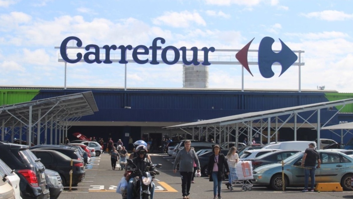 “Colocar sempre o cliente no centro”, Carrefour passa a ter lojas abertas 24 horas