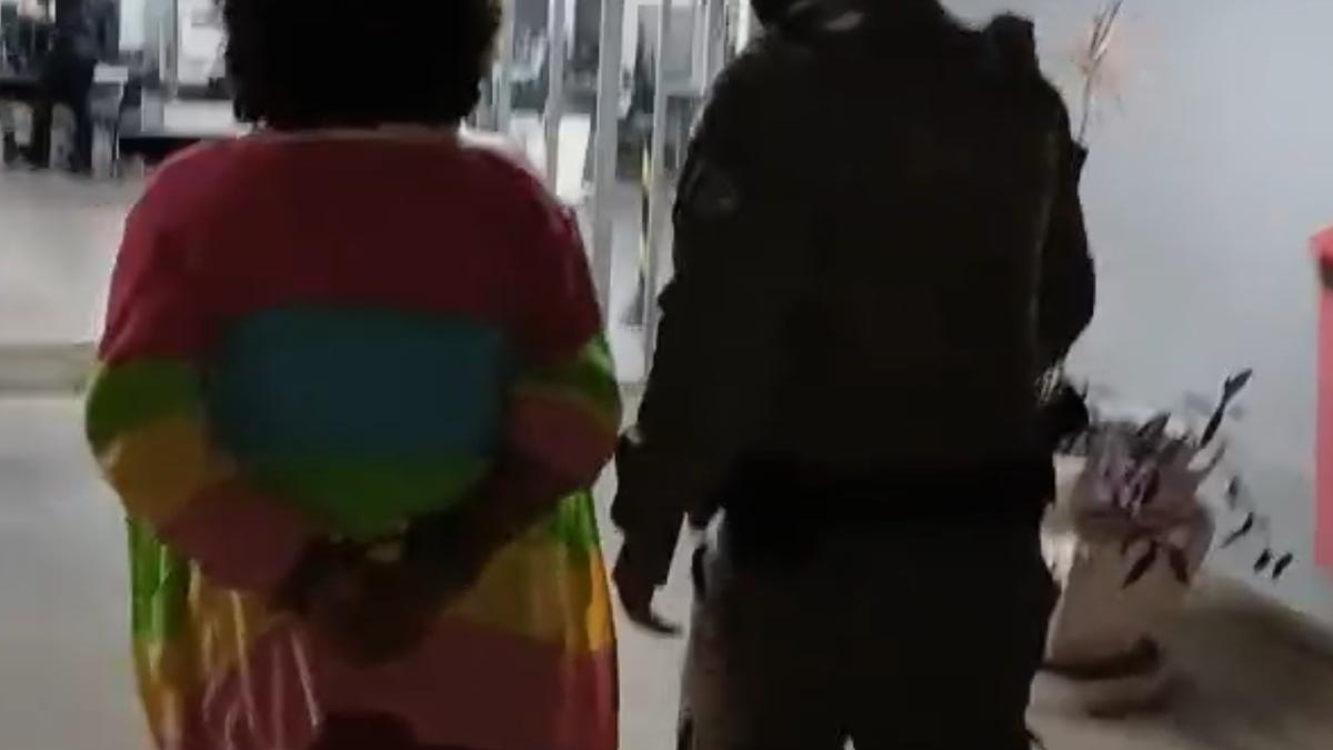Mulher é presa após não pagar churrascaria e fugir da polícia em Canoas