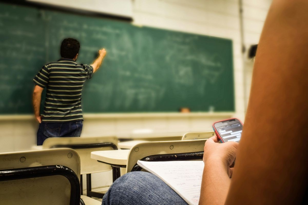 Mais da metade dos cursos EAD de formação de professores tem conceito 1 ou 2
