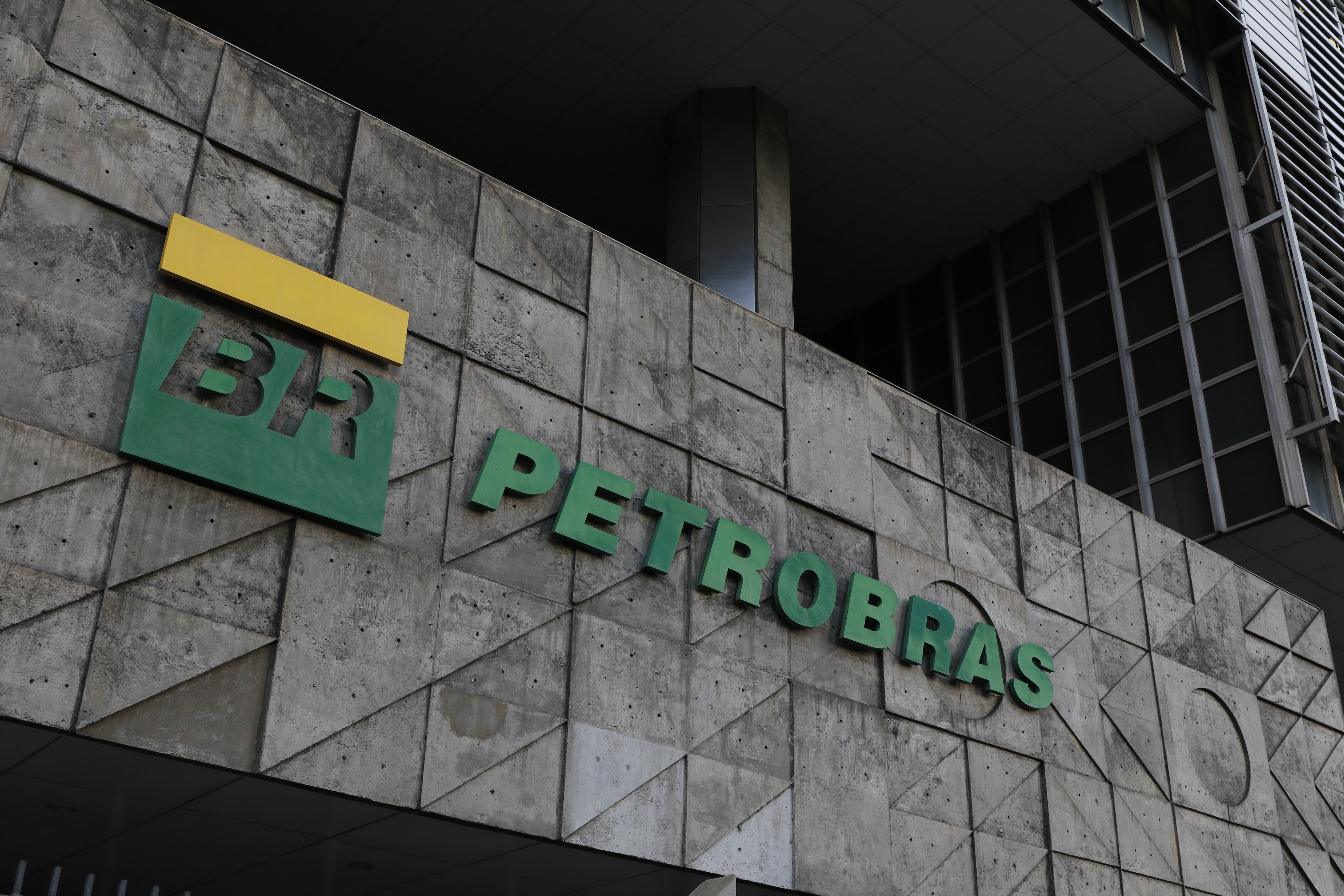 Conselho da Petrobras aprova adesão a subsídio do governo para combustíveis; entenda