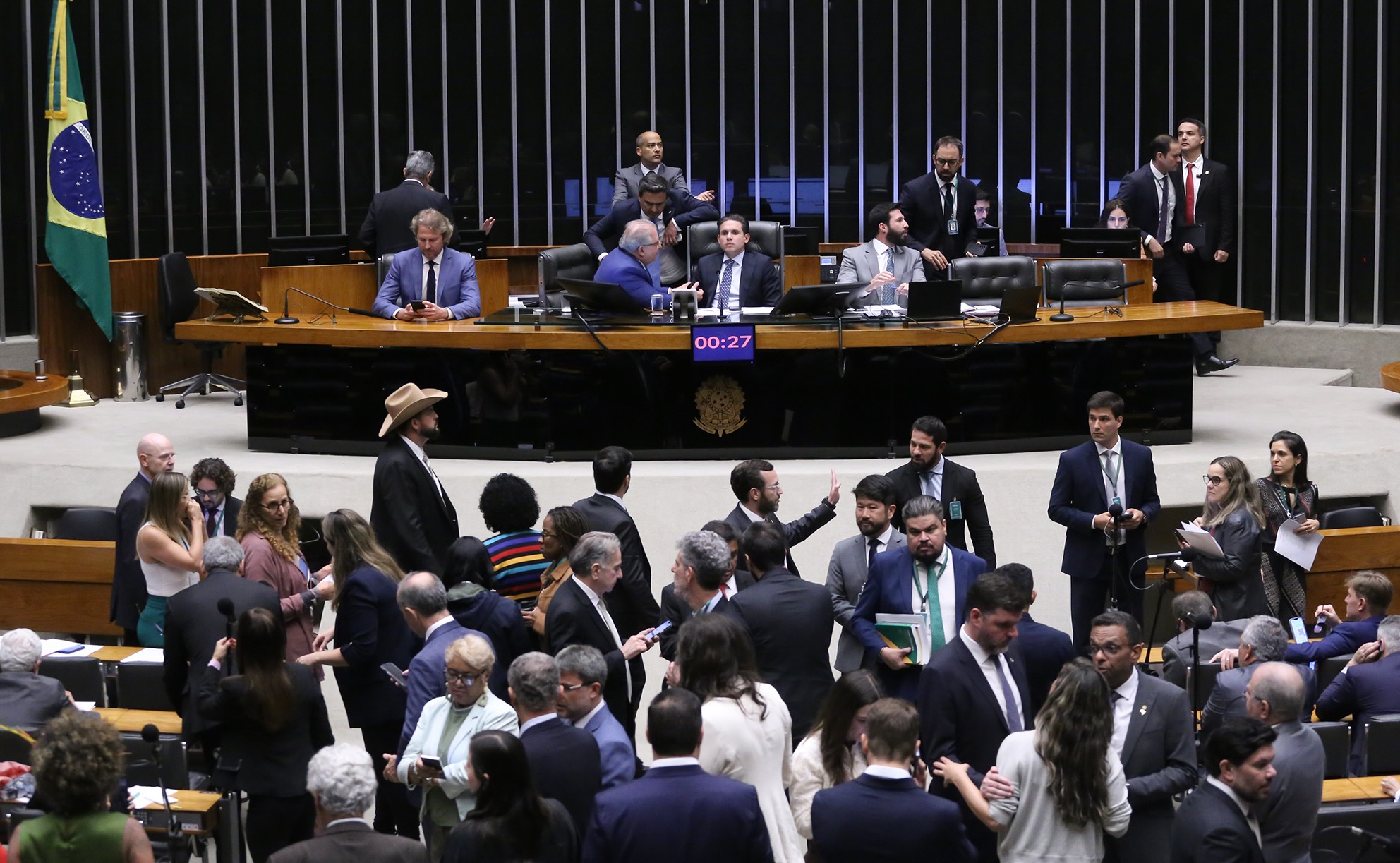 O vale tudo do Congresso às vésperas da eleições - O Assunto #1.724