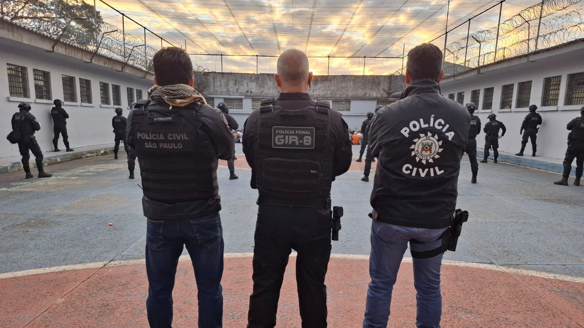 Suspeitos de usar nomes de delegados de SP para aplicar golpes de dentro de presídio são alvo de operação no RS