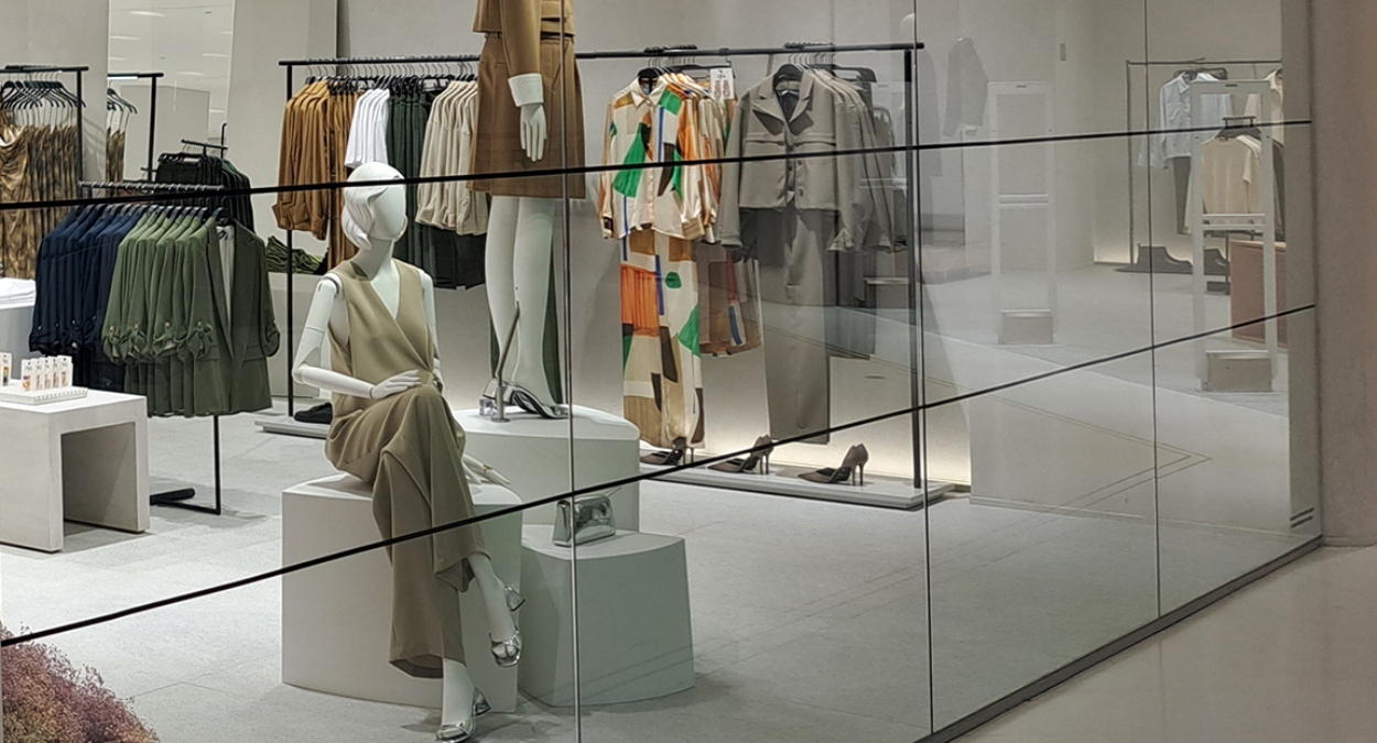 Marca de roupas supera a Nike e assume liderança mundial mesmo após fechar lojas