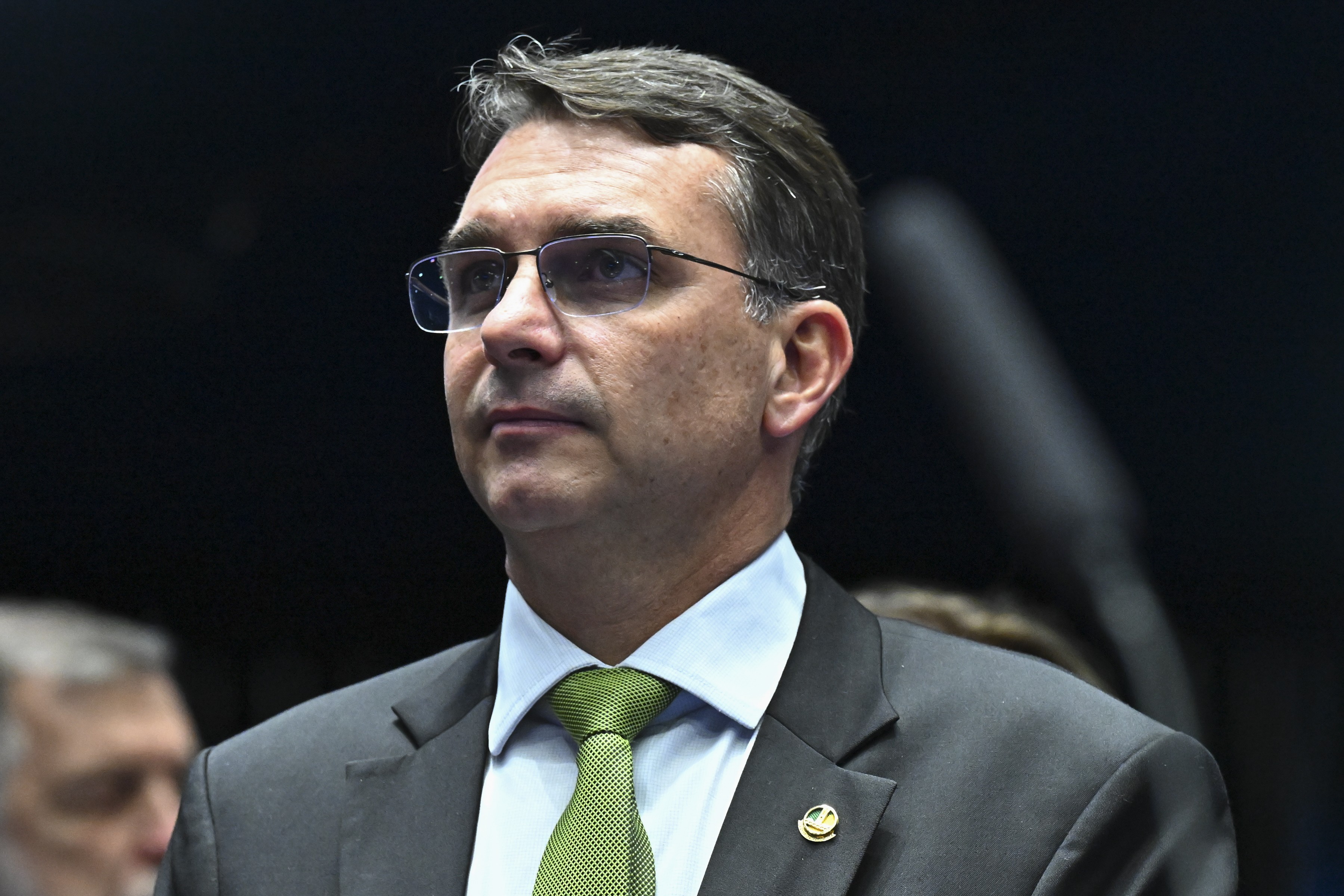 Flávio Bolsonaro articula visita à Casa Branca para agenda com Trump, dizem assessores