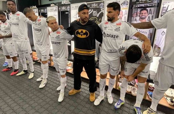 Batmóvel, helicóptero, relógios e mais: Confira os itens milionários da paixão de Neymar pelo Batman