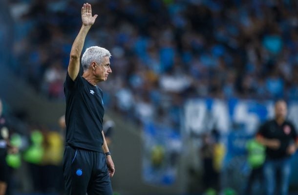 Luís Castro destaca triunfo do Grêmio sobre Palestino após viagens longas