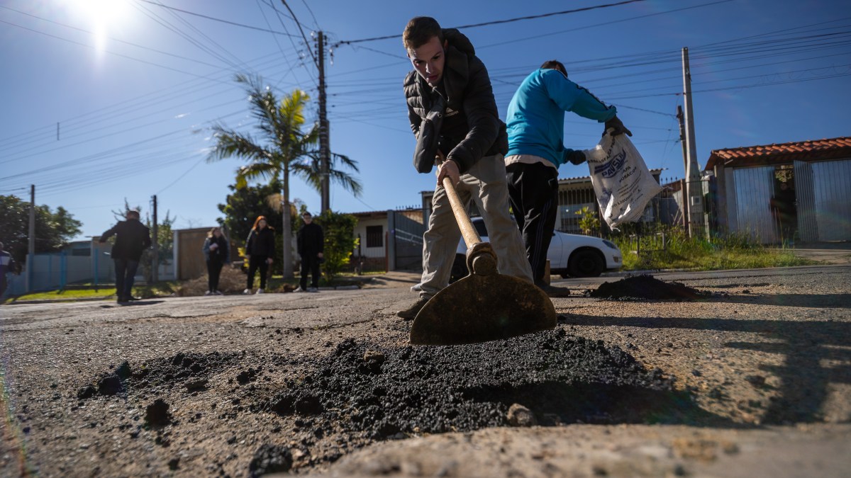 Prefeitura de Canoas faz operação emergencial de tapa-buracos