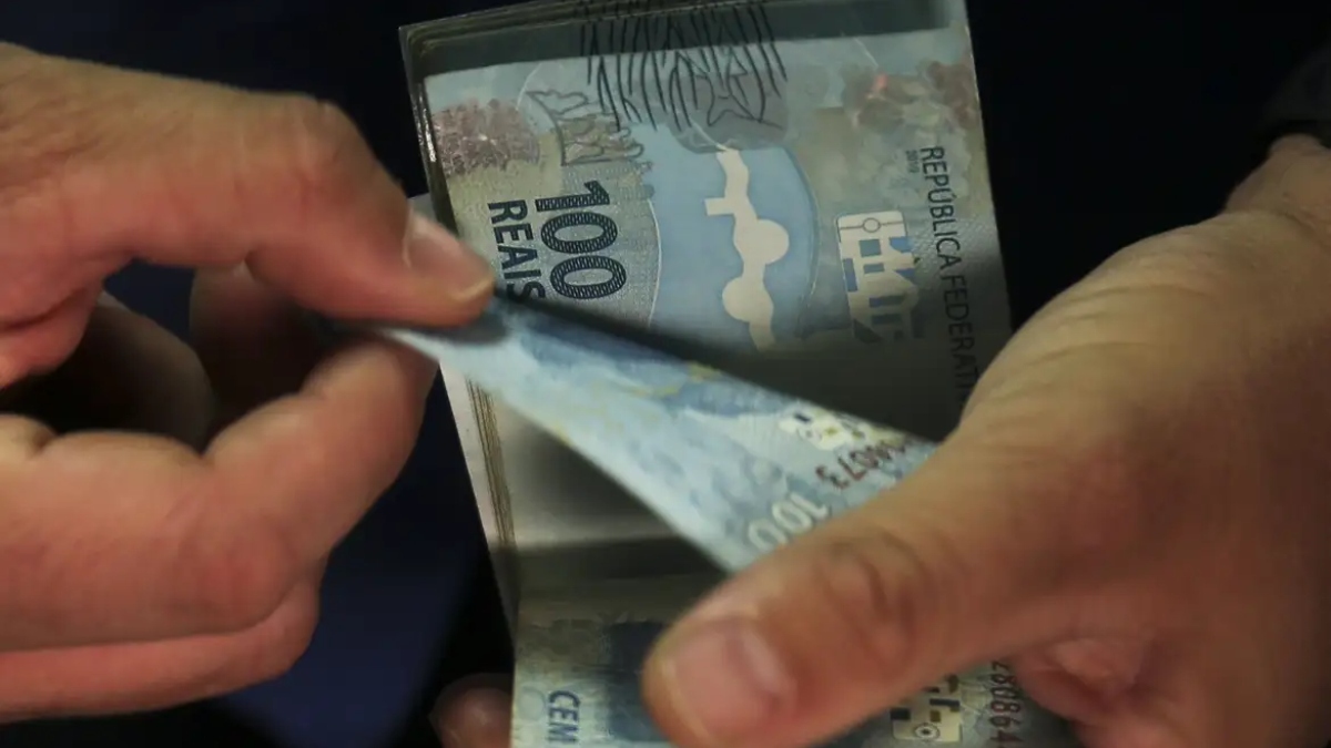 Brasileiros com renda de até R$ 8.105 poderão usar até 20% do FGTS em maio